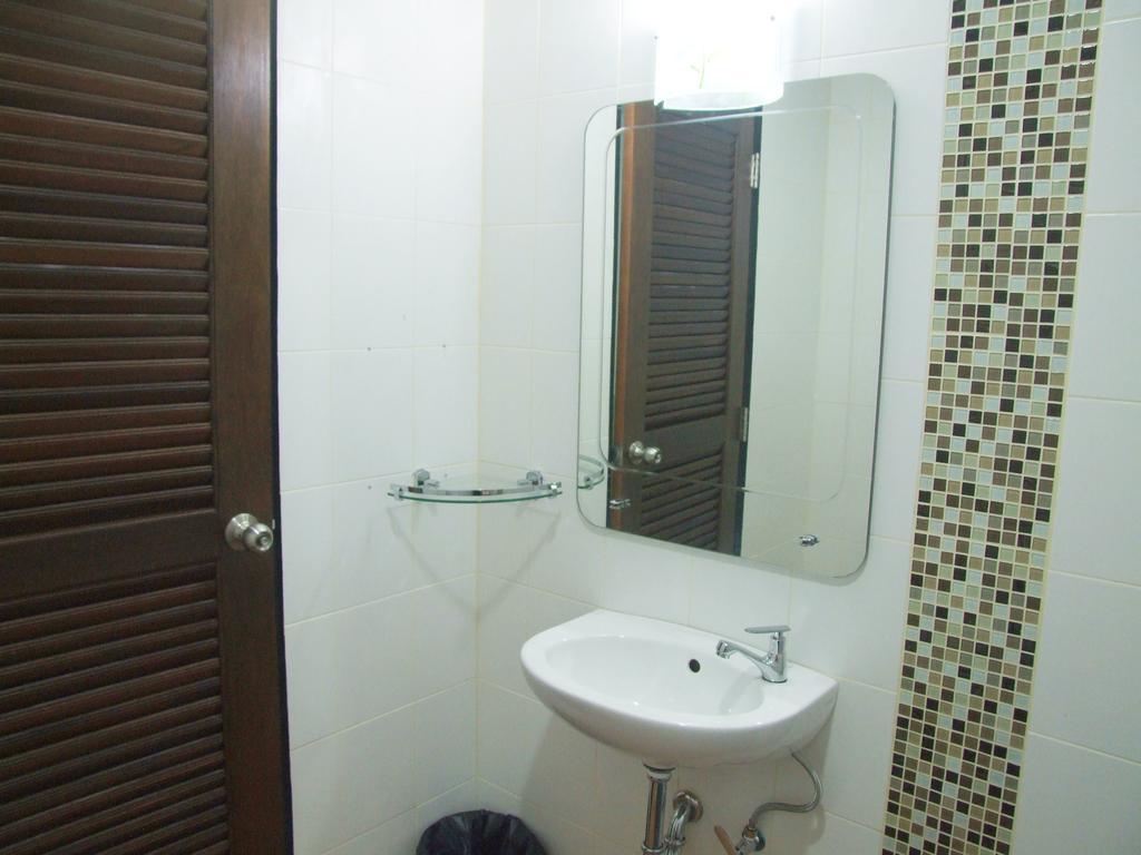 Ruan Rim Nam Hotel Roi Et Ruang foto