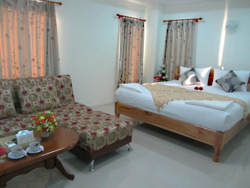 Ruan Rim Nam Hotel Roi Et Bagian luar foto