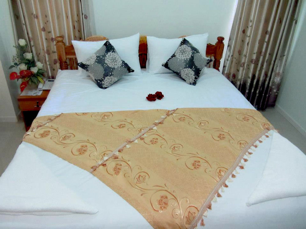 Ruan Rim Nam Hotel Roi Et Bagian luar foto