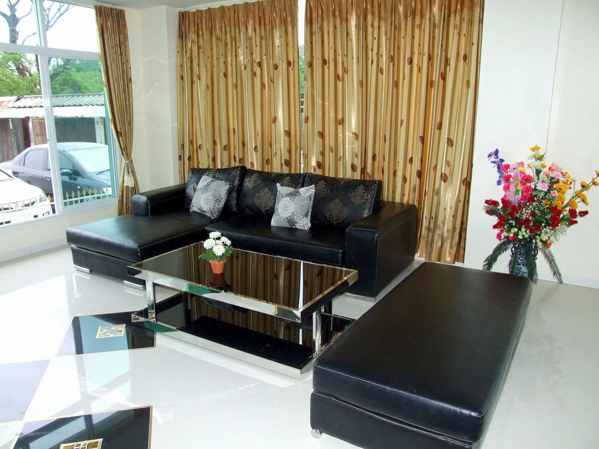 Ruan Rim Nam Hotel Roi Et Bagian luar foto