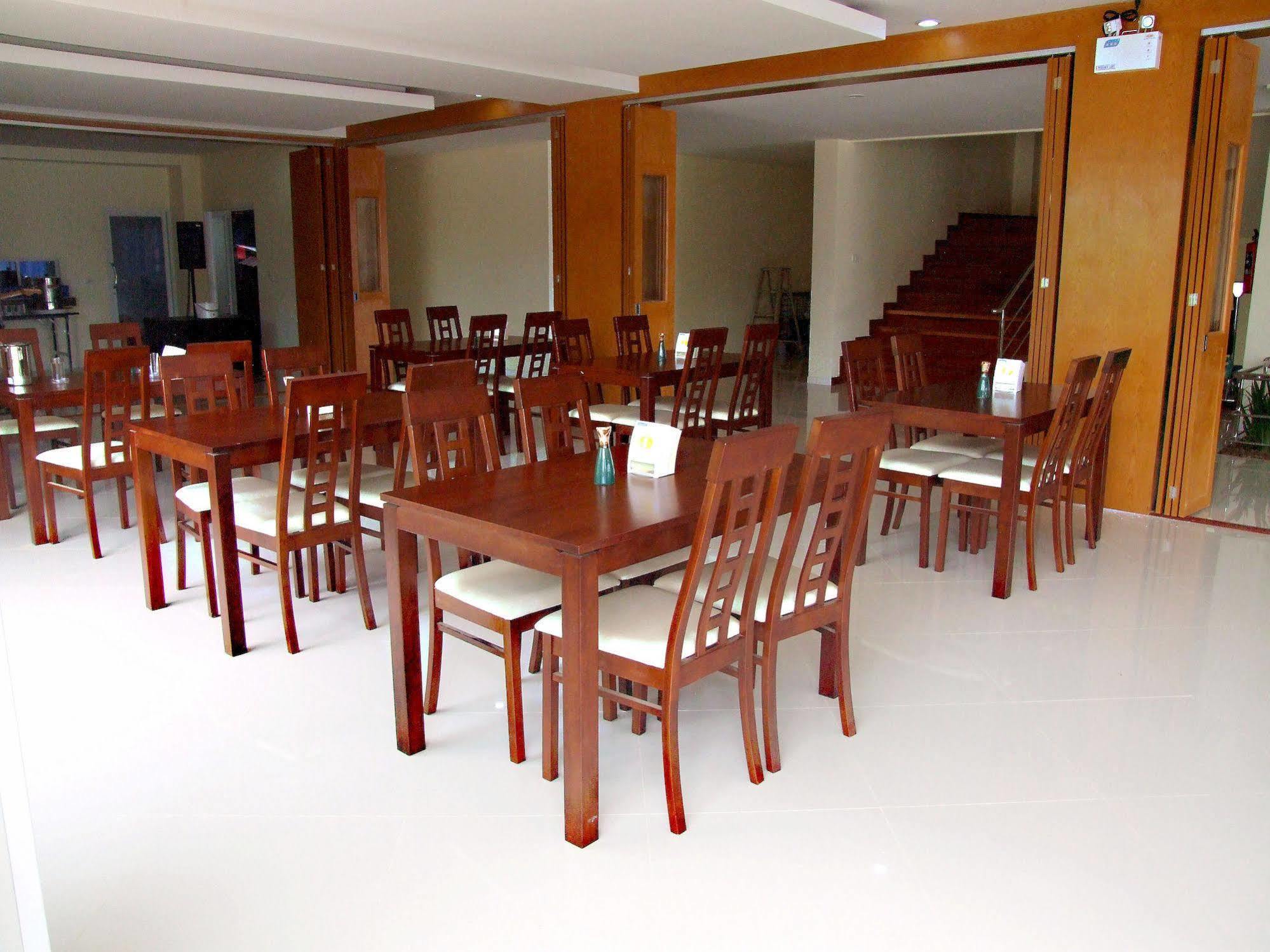 Ruan Rim Nam Hotel Roi Et Bagian luar foto