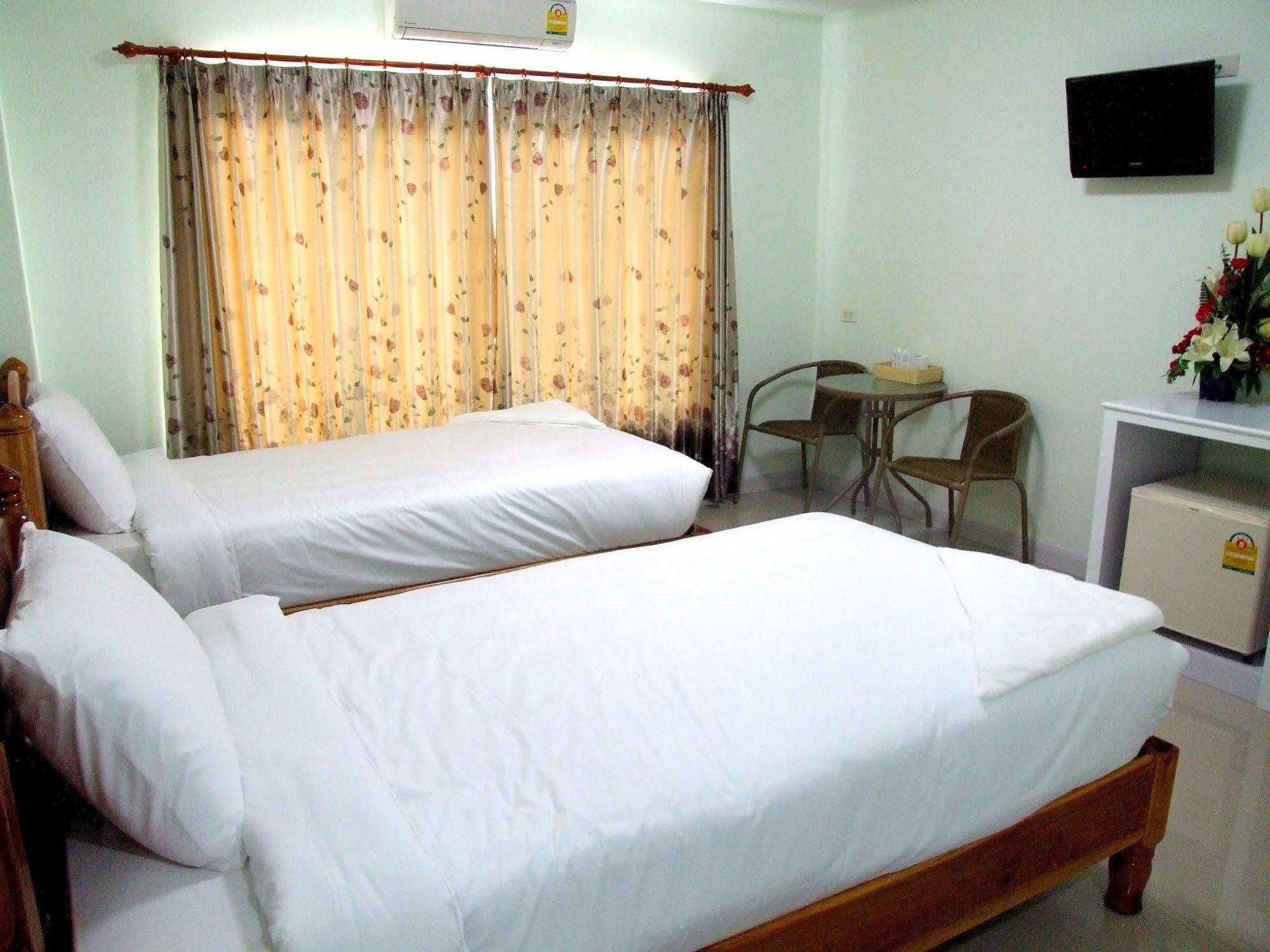 Ruan Rim Nam Hotel Roi Et Bagian luar foto