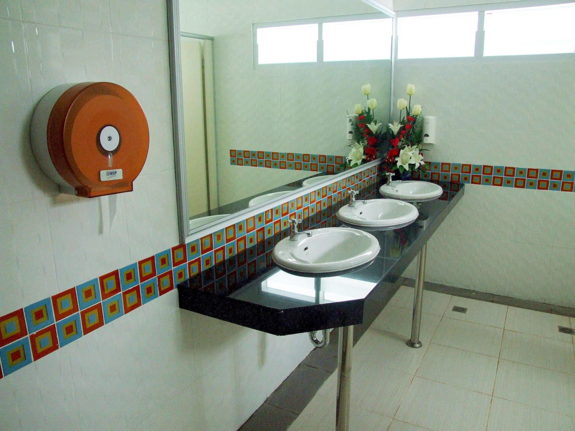 Ruan Rim Nam Hotel Roi Et Bagian luar foto