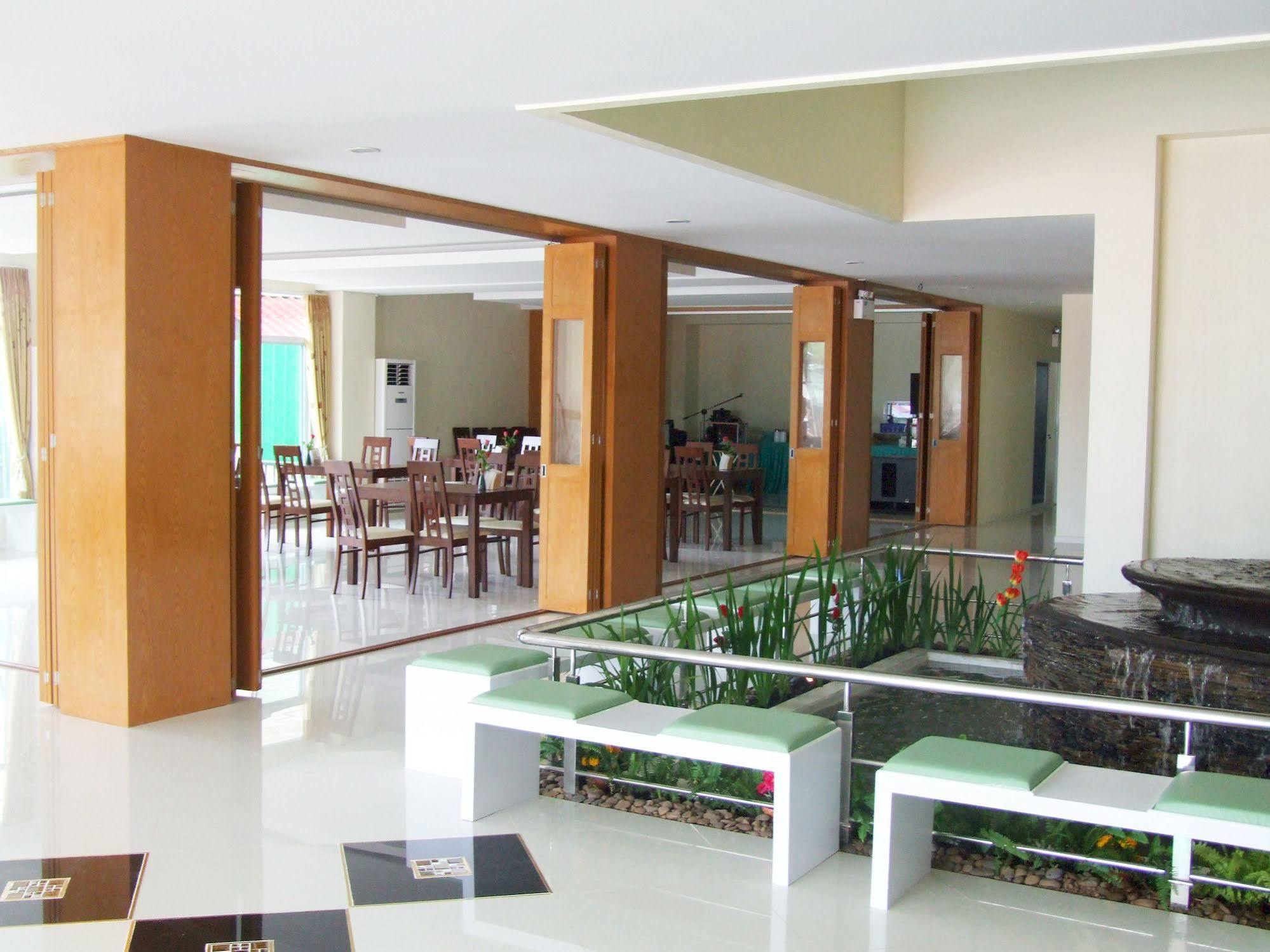 Ruan Rim Nam Hotel Roi Et Bagian luar foto