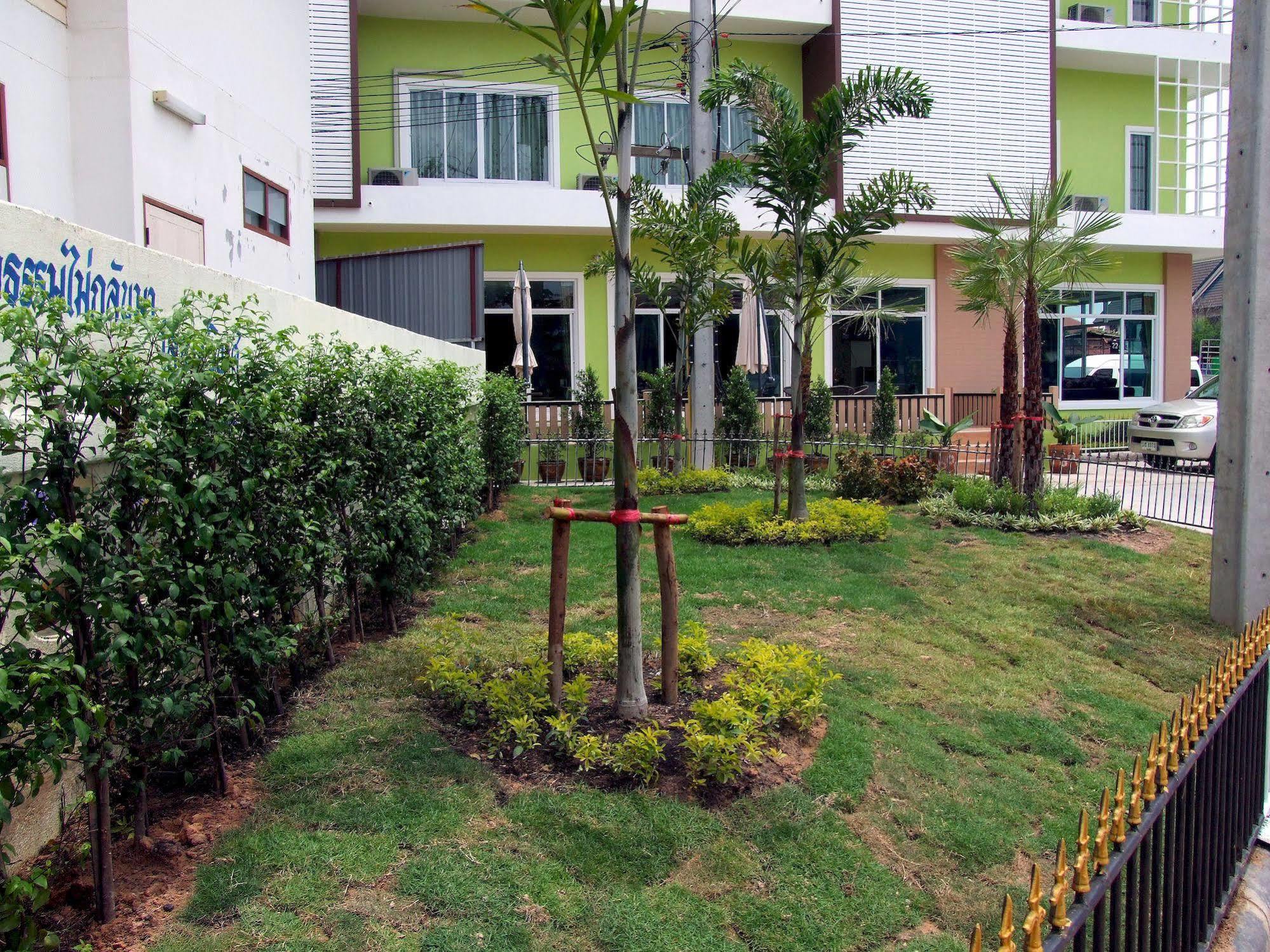 Ruan Rim Nam Hotel Roi Et Bagian luar foto