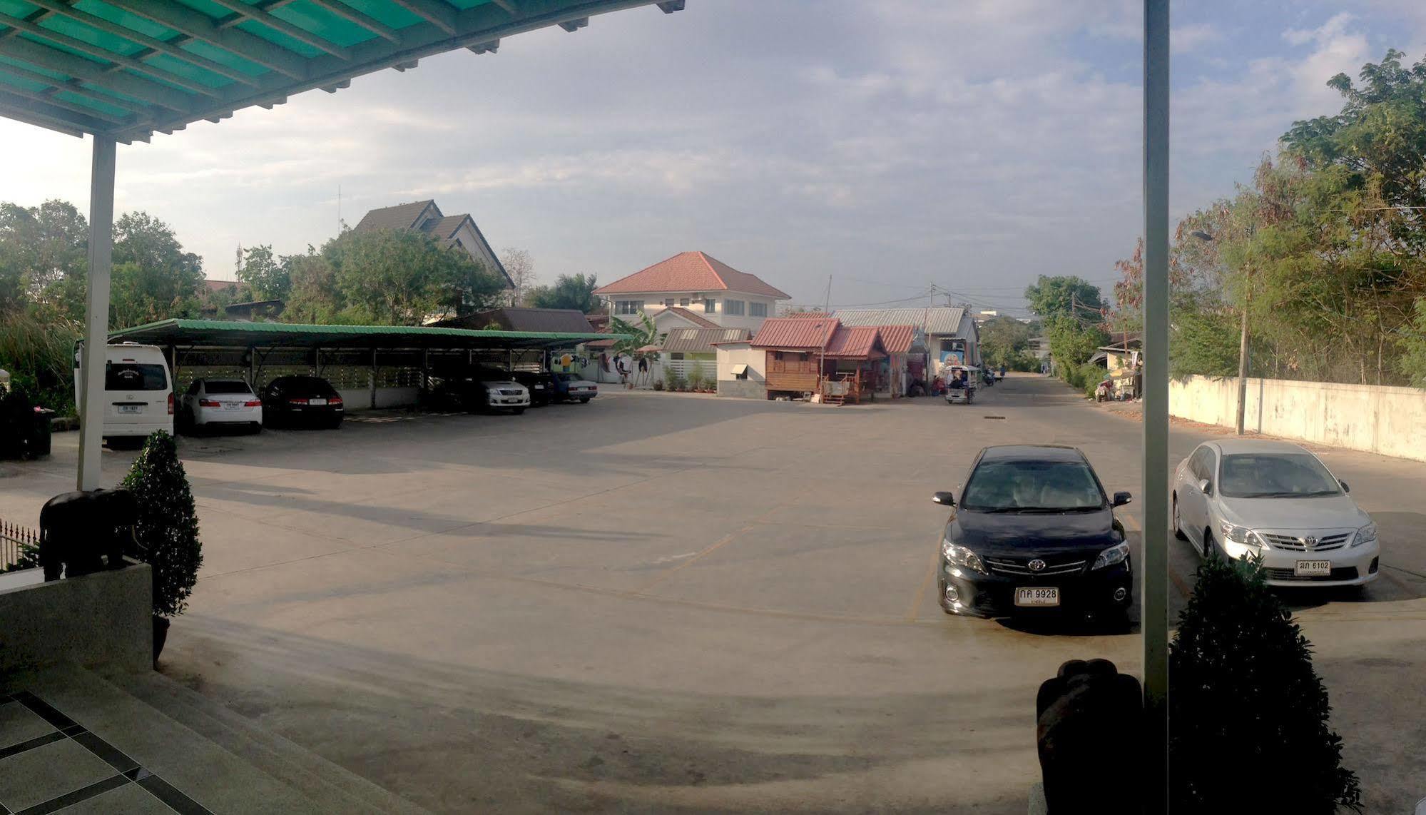 Ruan Rim Nam Hotel Roi Et Bagian luar foto